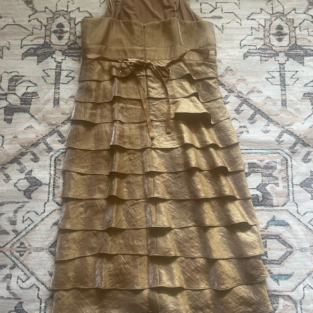 Very pretty bronze colored dress! It is a size 8. It has been worn one time.